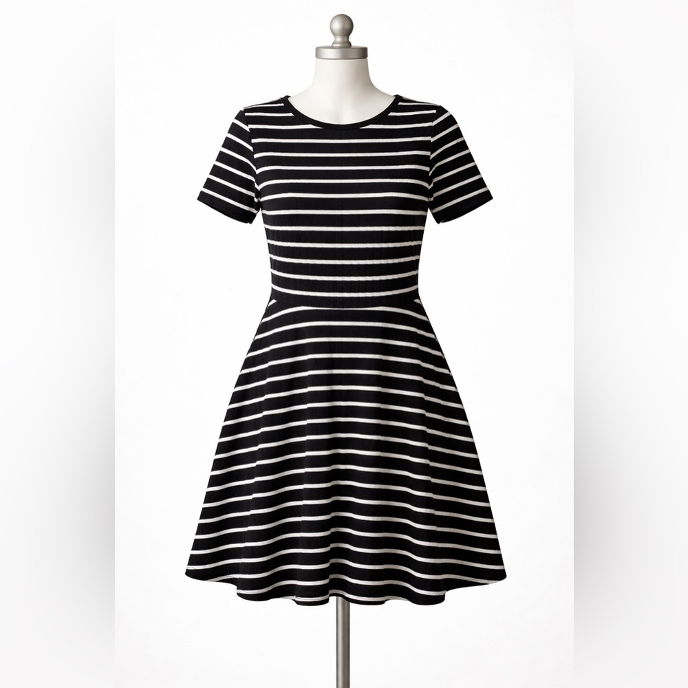 Black White Striped Dress Size 10 Women Short Sleeve Fit Flare Divided